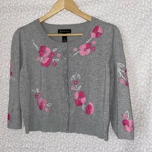Grey cropped floral embroidered design
